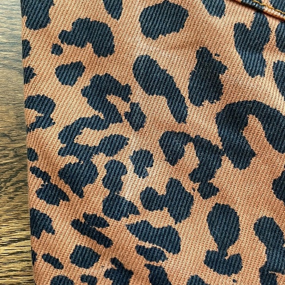 Free People. We The Free Zip It Up Leopard Print Denim Mini Skirt. Size 30 - Picture 11 of 14